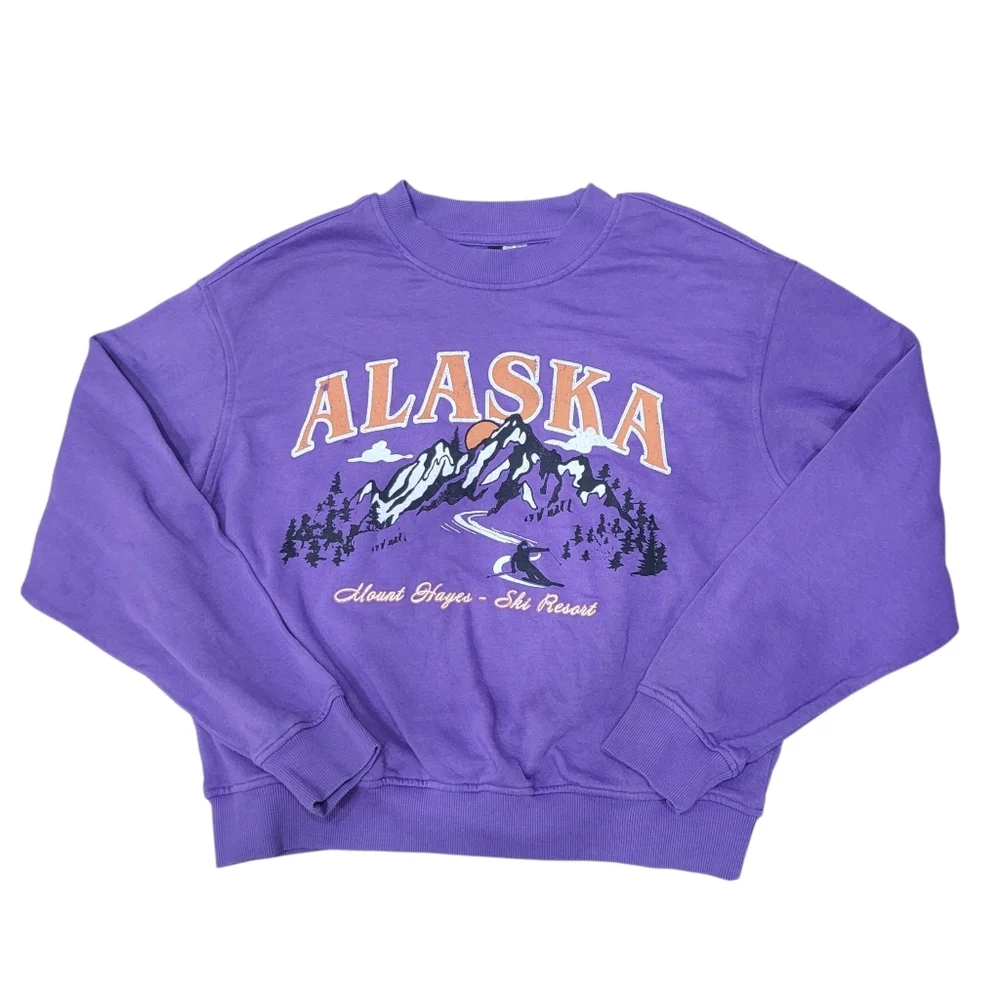 H&M Alaska Ski Resort Graphic Purple Sweatshirt Top Size: Large - Picture 2 of 7